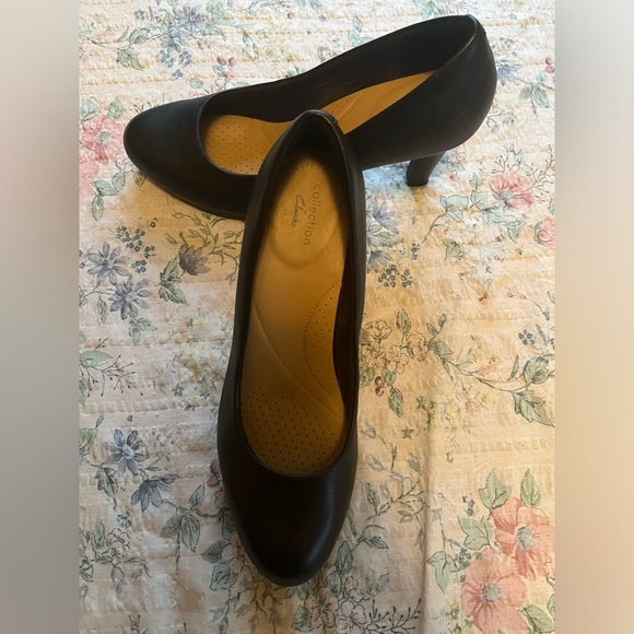 Black Clark heels - Picture 4 of 6